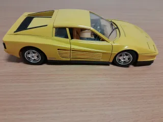 Ferrari Testarossa. 1/18 .