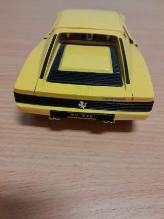 Ferrari Testarossa. 1/18 .