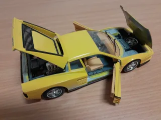Ferrari Testarossa. 1/18 .