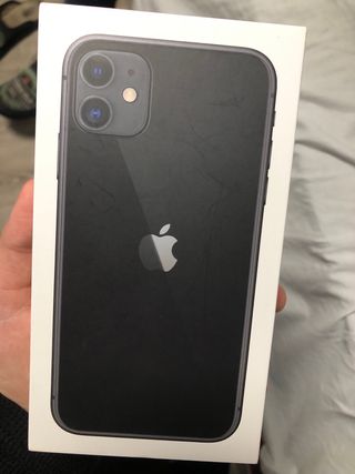iPhone 11 nero in scatola con accessori. Custodia, ecc.