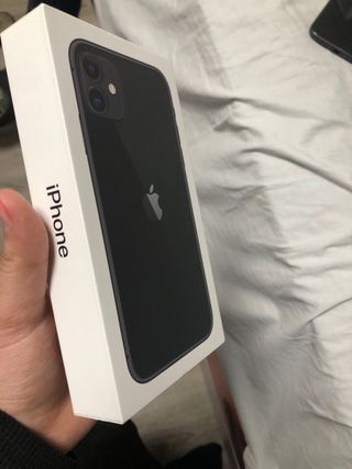 iPhone 11 nero in scatola con accessori. Custodia, ecc.