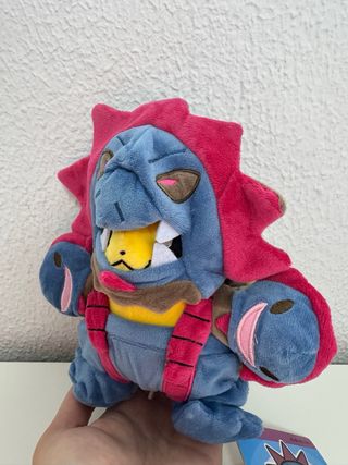 Peluche Pokemon Pikachu Disfrazado de Hydreigon