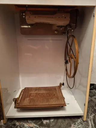 Mueble con máquina de coser