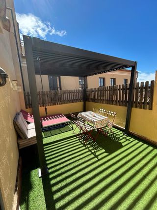 Pérgola bioclimática de 3 x 3 metros y 2,40 alt.