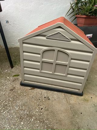 Caseta de perro seminueva con un mes de uso