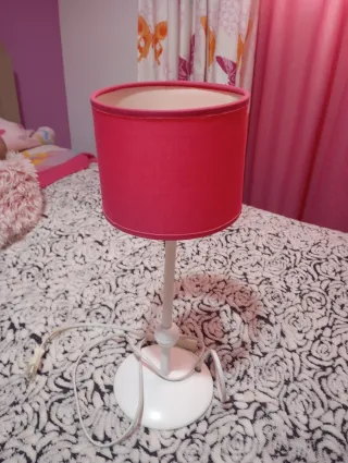 Lampara de techo y de mesita juvenil.