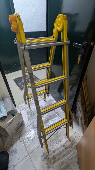 Escalera Plegable Aluminio ELKOP