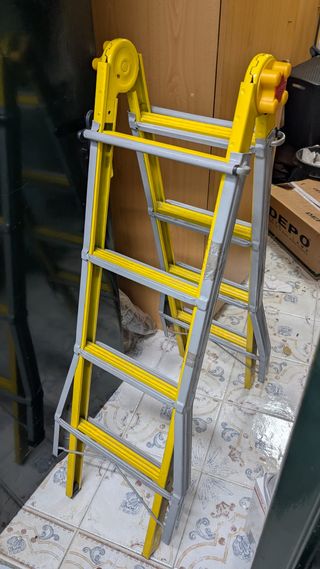 Escalera Plegable Aluminio ELKOP