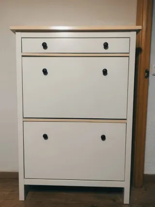 Zapatero Ikea para 12 pares de zapatos.