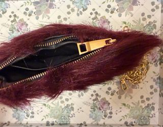 Bolso pelo color burdeos