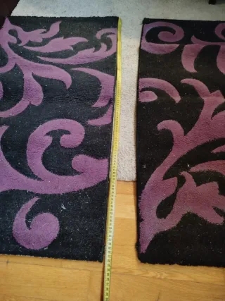 Dos alfombras de pie de cama