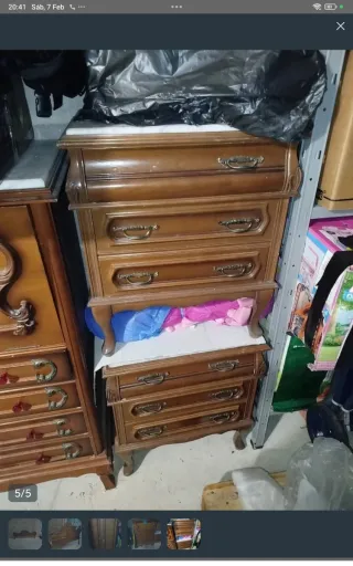 Armario y mesitas clásicas ,cabecero