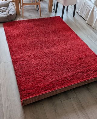 Alfombra roja ikea grande