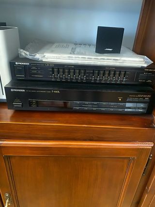 Equipo de musica Pionner. Con altavoces Bose.