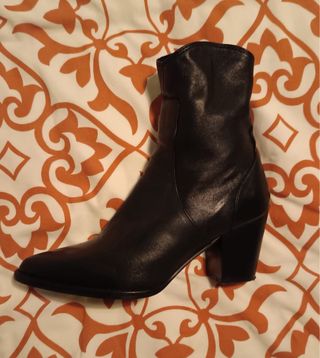 Botines de piel negros de Zara. Talla 38