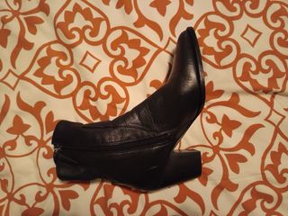 Botines de piel negros de Zara. Talla 38