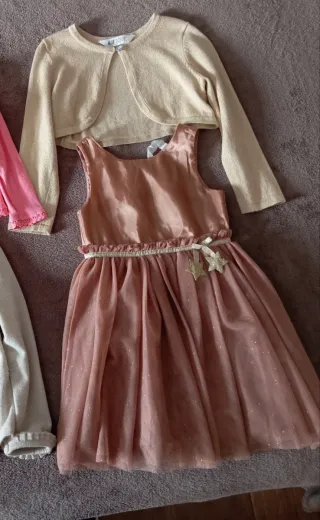 Vestido con rebeca de niña