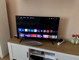 VENDO SMART TV PHILIPS 43" 4K UHD LED COMO NUEVO