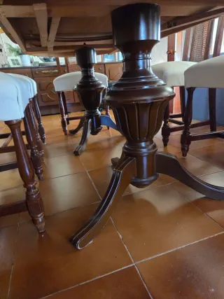 Mesa comedor clásica + 6 sillas recien tapizadas