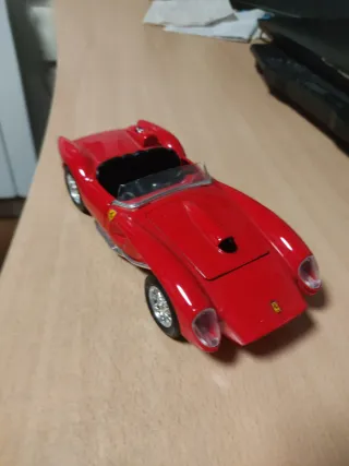 Ferrari 250 Testarossa rojo BURAGO 1:24