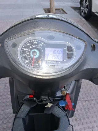 Moto Peugeot tweet 125