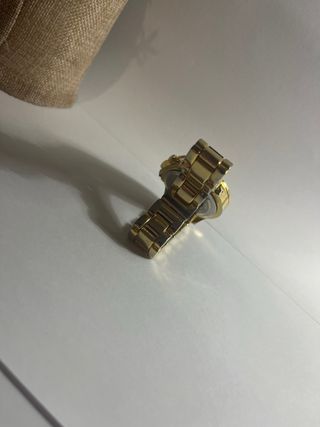 Reloj Dorado de Lujo con Brillantes – Elegancia