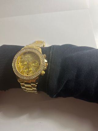 Reloj Dorado de Lujo con Brillantes – Elegancia