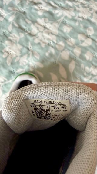 Zapatillas Adidas niño blancas talla 23 con velcro