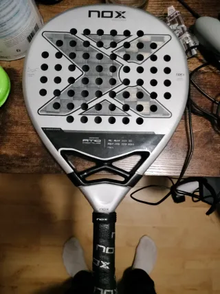 Pala de padel nox at10 genius 18k de agustin tapia