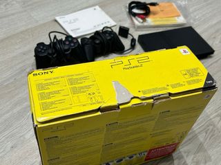 Playstation 2 con caja 2 mandos y tarjetas memoria