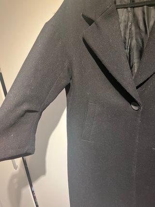 Gabardina negra de Zara