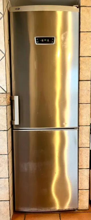 2 frigoríficos combi inox idénticos Saivod