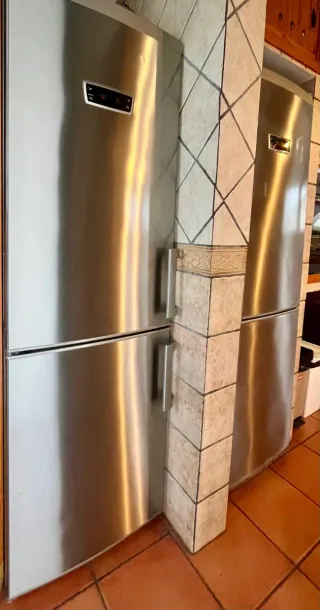 2 frigoríficos combi inox idénticos Saivod