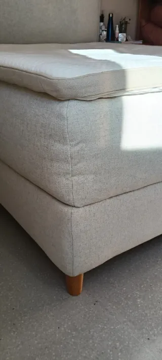 Preciosa cama de matrimonio.