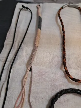 Todo cuero complementos unisex.