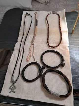 Todo cuero complementos unisex.