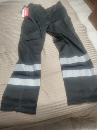 Pantalones de trabajo con bandas reflectantes