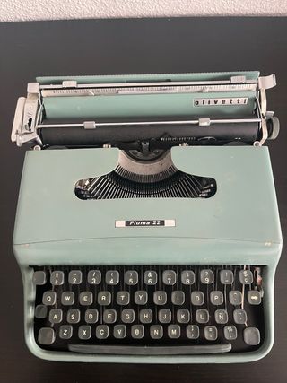 Maquina de escribir Olivetti, Pluma 22