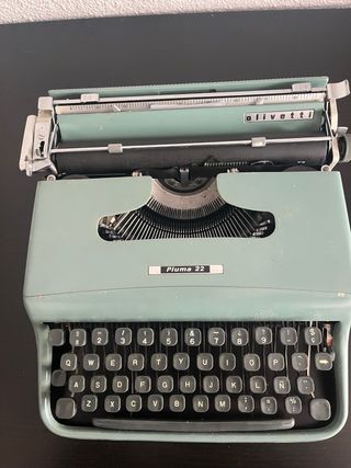 Maquina de escribir Olivetti, Pluma 22