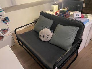 Sofá cama de Ikea. Gris. Firme.