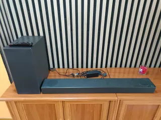 Vendo barra de sonido LG con subwoofer.
