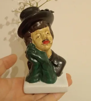 Figura jarrón de porcelana