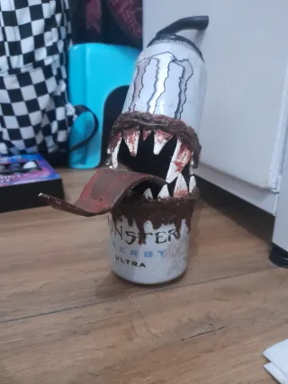 Lata Monster decorativa