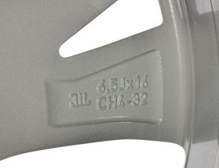 Peugeot 2379925 llanta 98281855zv 2008 active pack