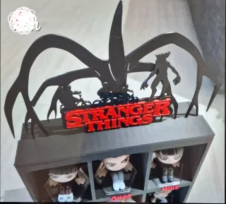 Expositor muñecos McDonald's Stranger Things