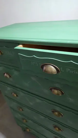 Cómoda antigua restaurada