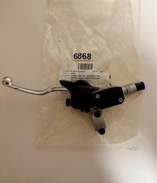 Bomba de embrague brembo color negro 9mm