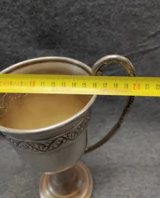 Copa o jarron de metal