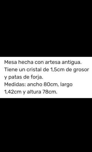 Mesa hecha de artesa antigua de matanza.