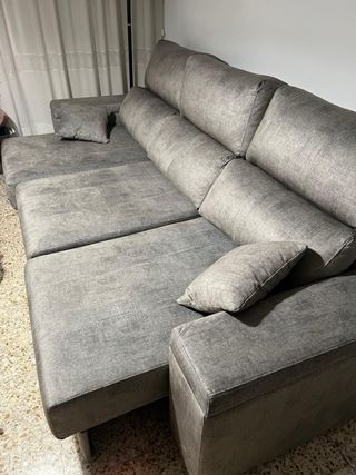 Sofa 5 plazas en color gris.